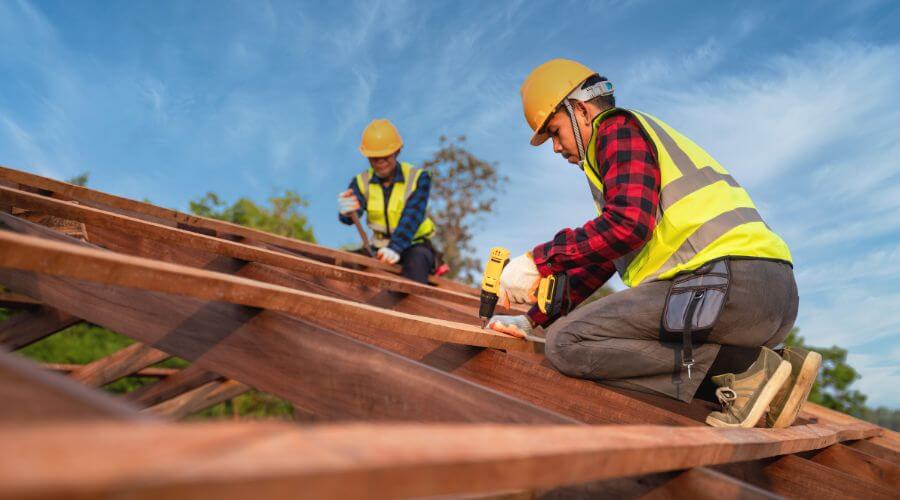 Professional gutter cleaning in Sumner, MS